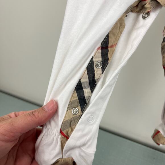 Burberry Baby White Footie & Bib Set 6 Months - Picture 7 of 14